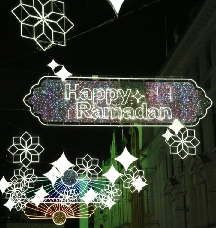 Tradisi tahunan menyambut bulan suci Ramadan bertajuk Ramadan Lights di kawasan West End, kota London Inggris. dok/visitlondon