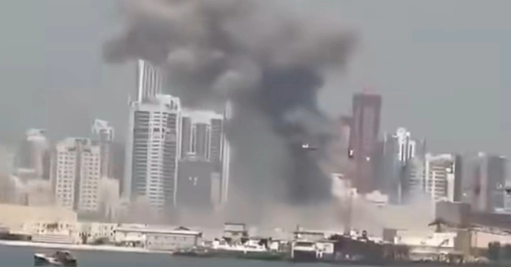 Serangan balasan Iran menggunakan rudal balistik dan drone ke sejumlah target yang diklaim berkaitan dengan Amerika Serikat dan Israel, Sabtu (28/2/2026) malam waktu setempat.