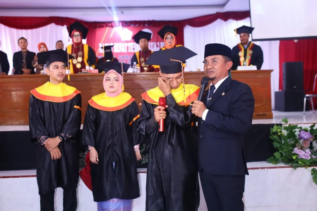 Tangis haru di Universitas Cahaya Prima Bone
