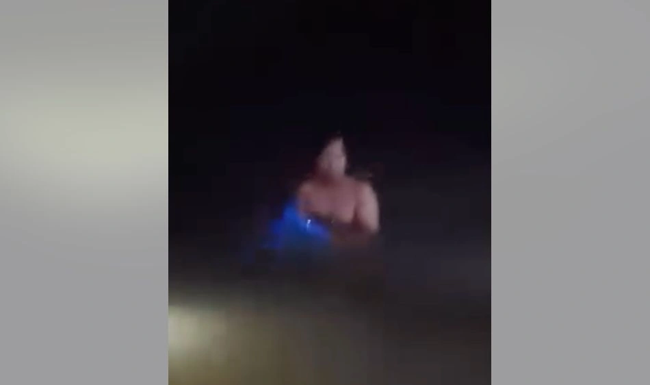 Tangkapan layar video pencarian brankas di sungai kawasan Walenrang