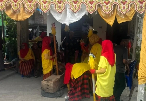 Tradisi Mappadendang, Bone.