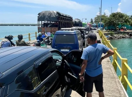 Antrean kendaraan di Pelabuhan Bajoe hingga 1 km