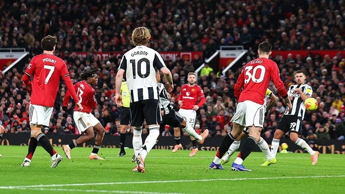 babak pertama manchester united vs newcastle raih 1-1-