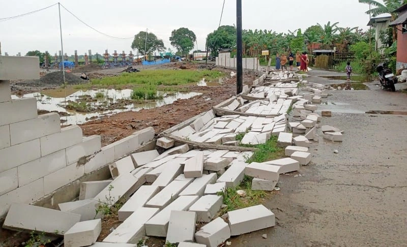 Bangunan pagar Sekolah Rakyat di Takalar roboh