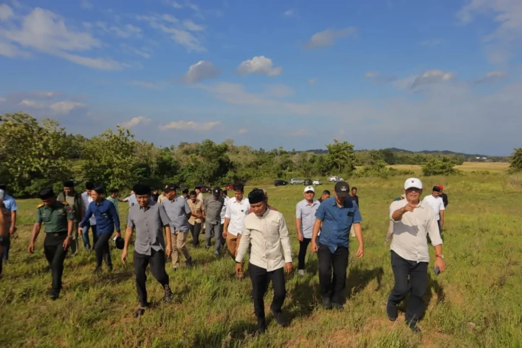 Bupati Bone meninjau langsung lokasi rencana pengembangan Kampung Produktif pada Minggu (1:3:2026)
