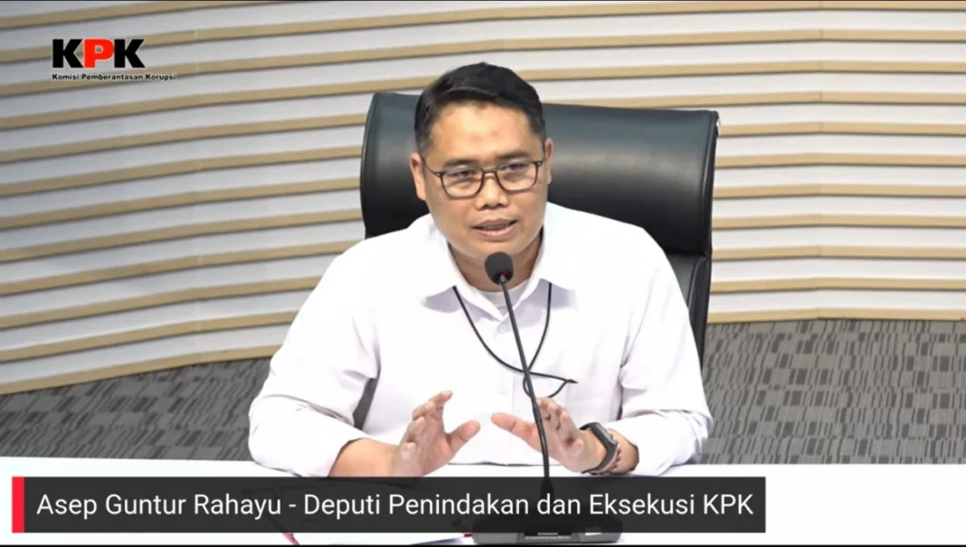 Deputi Penindakan dan Eksekusi KPK Asep Guntur Rahayu dalam Konferensi Pers OTT Bupati Pekalongan, Rabu