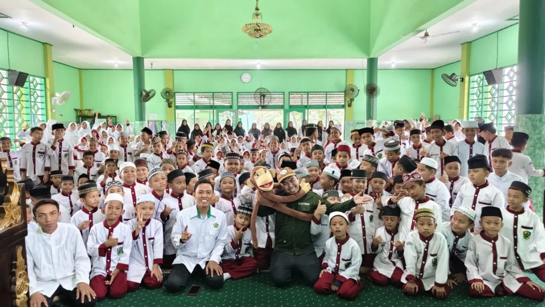 Halal bihalal bertema Syawalan Bahagia di MI Darul Hikmah Bone