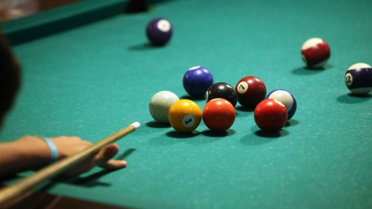 ilustrasi meja biliar