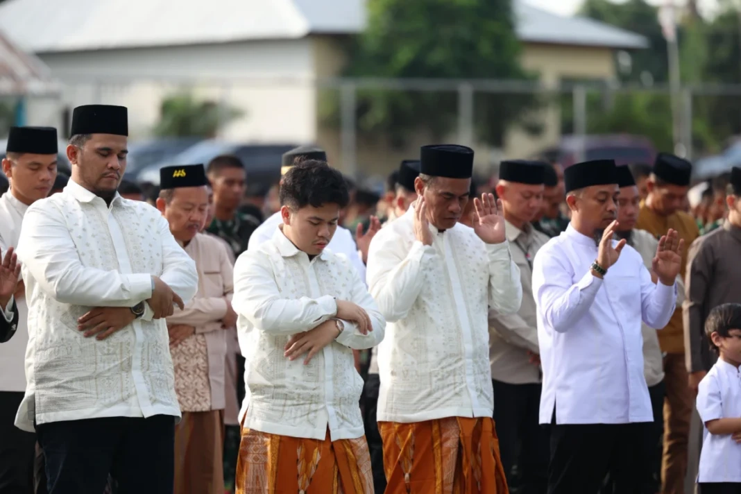 Menteri Pertanian RI, Andi Amran Sulaiman merayakan Idulfitri di kampung halamannya di Bakungnge, Bone.