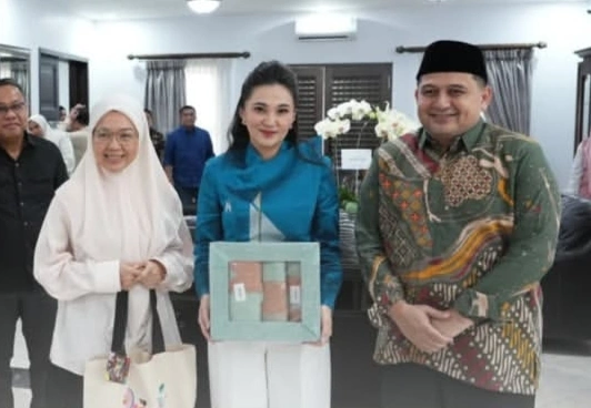 Wali Kota Munafri Arifuddin bersama Ketua TP PKK Makassar Melinda Aksa menerima kunjungan Gubernur Maluku Utara, Sherly Tjoanda di rumah jabatan wali kota. Dok/appi_mika