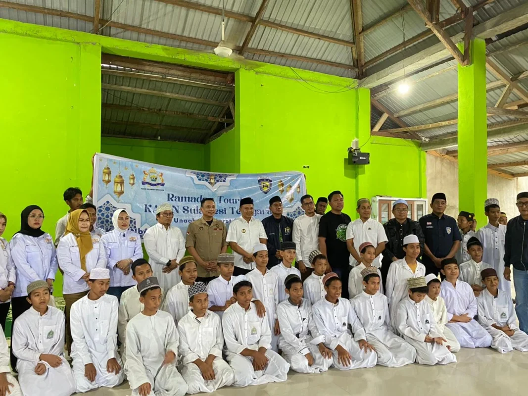 Kegiatan berbagi di bulan suci Ramadan di Pesantren Darull Sholah, Desa Analahumbuti, Kecamatan Wawotobi, Sabtu 