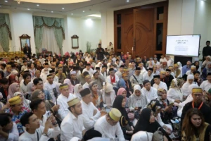 Kegiatan Buka Puasa Bersama dan Peringatan Nuzulul Qur’an di kediaman pribadi Ketua Umum BPP KKSS, Andi Amran Sulaiman, di kawasan Kalibata, Jakarta, Sabtu dihadiri sekitar 3000 warga.