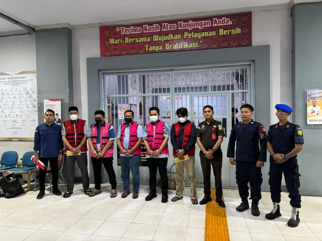 Kejari Luwu menetapkan lima orang tersangka dalam kasus dugaan tindak pidana korupsi Program Percepatan Peningkatan Tata Guna Air Irigasi (P3-TGAI) Tahun Anggaran 2024 di Kabupaten Luwu