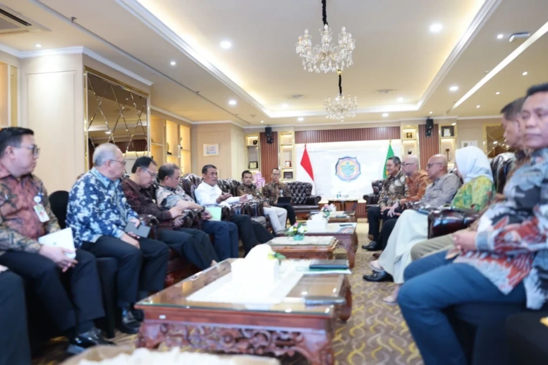 Keterlibatan koperasi pedagang pasar dinilai strategis karena memiliki jaringan luas dan berhubungan langsung dengan pedagang serta konsumen.