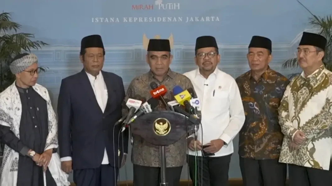 Ketua MPR Ahmad Muzani bersama para tokoh islam usai pertemuan dengann presiden Prabowo di Istana
