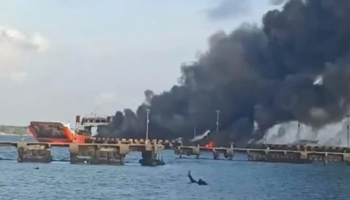 KM Citra Anugrah meledak dan Terbakar di Pelabuhan Selayar