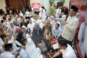 Mentan Andi Amran Sulaiman dalam acara buka puasa bersama di kediamannya di Jakarta Selatan, Sabtu.