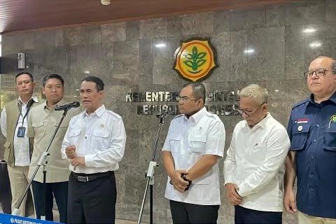 Menteri Pertanian, Andi Amran Sulaiman menegaskan terkait setop impor solar.