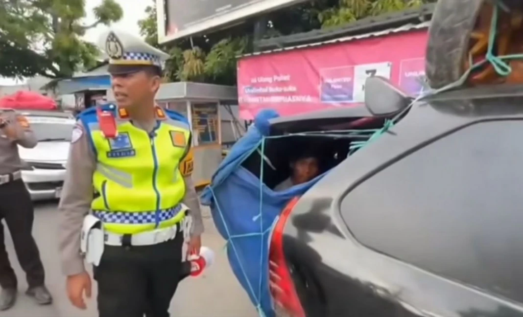 Mobil avanza angkut 12 penumpang viral di media sosial