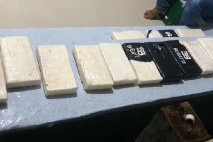 Paket narkoba jenis Kokain yang ditemukan di Perairan Selayar