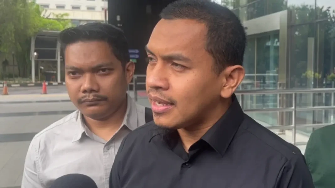 Pengacara eks Wamenaker Emmanuel Ebenezer, Aziz Yanuar