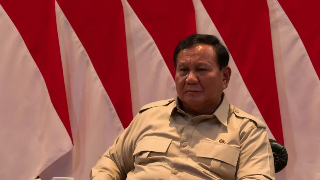presiden Prabowo menjawab pertanyaan ahli, jurnalis, dan pakar