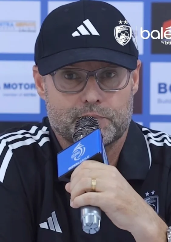 Pelatih PSM Makassar, Tomas Trucha pada konferensi pers jelang pertandingan vs Persita Tangerang di Stadion BJ. Habibie. Dok/psm_makassar