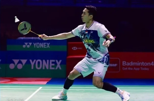 Jonatan Christie lolos ke babak 16 besar All England 2026 usai mengalahkan Jia Heng Jason Teh dengan skor 21-11, 10-21, 21-15 pada babak 32 besar.