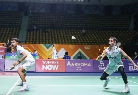 Pasangan ganda putra Indonesia Rian Ardianto/Rahmat Hidayat melaju ke perempat final All England 2026 setelah mengalahkan Goh Sze Fei/Nur Izzuddin dengan skor 23-21, 21-16.