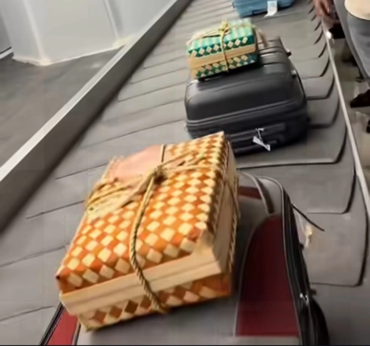 Kejutan Hampers di Bandara Sultan Hasanuddin Makassar Sambut Pemudik, Viral di Media Sosial