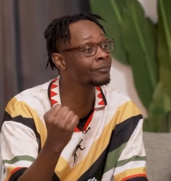 komedian Zimbabwe, Learnmore Jonasi dalam klip podcast viral memperlihatkan menirukan nyanyian ikonik dari film legendaris The Lion King. dok/buschcoo