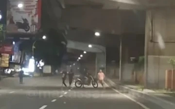 Bentrokan dua kelompok pemuda terjadi di Jalan AP Pettarani Makassar pada 26 Maret 2026. dok/makassariinfo