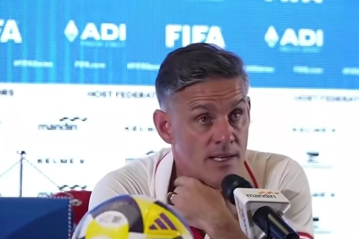 John Herdman mengungkapkan kekagumannya terhadap atmosfer Stadion GBK saat debut bersama Timnas Indonesia. dok/timnasindonesia