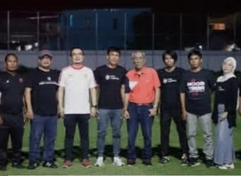 Kehadiran Sadikin Aksa saat PSM Makassar menggelar latihan spesial pasca Lebaran di Stadion Kalegowa. dok/psmsom