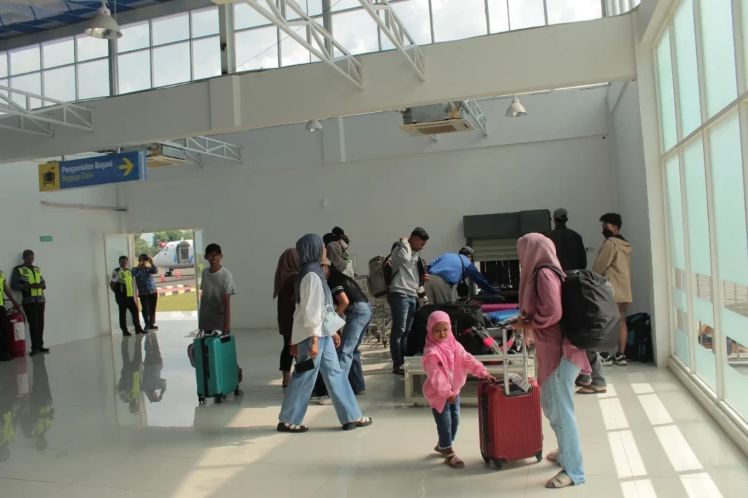 Suasana Bandara Arung Palakka Bone menjelang hari lebaran