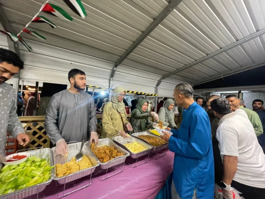 Suasana berbuka puasa di Masjid Istiqlal Houston Amerika Serikat