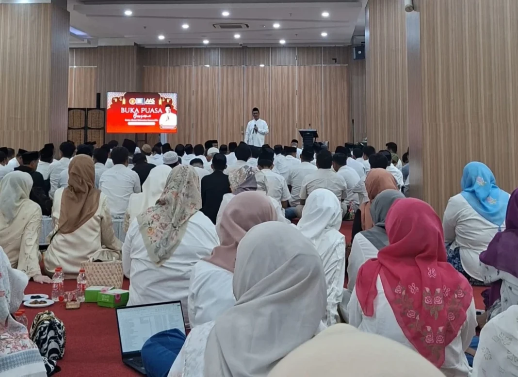 Suasana buka bersama IKA Unhas di AAS Bulding, Jalan Urip Sumordjo, Makassar pada Sabtu