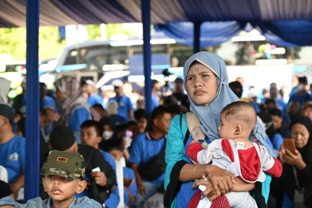 Suasana saat para peserta mudik gratis di di Kompleks Parlemen DPR RI, Senayan