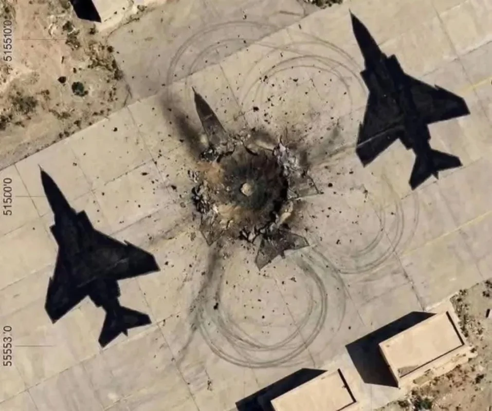 Tangkapan layar video aspal yang diduga diserang Israel