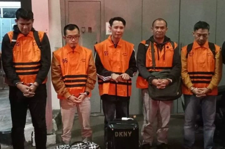 Tersangka kasus suap ijon proyek di Rejang Lebong.