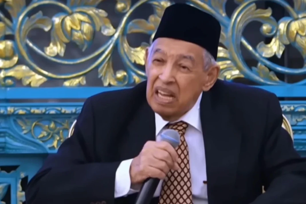 Tokoh agama Quraish Shihab memanjatkan doa khusus untuk Presiden Prabowo Subianto di Istana Negara, Kompleks Istana Kepresidenan, Jakarta Pusat, Selasa 