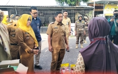 Walikota Parepare Tasming Hamid melepas tim pasar murah
