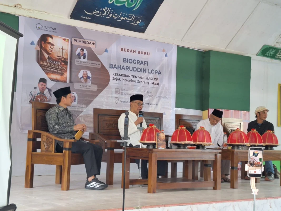 Suasana bedah buku biografi Baharuddin Lopa di Pesantren Nuhiyah Pambusuang, Senin (23/3/2026), menghadirkan diskursus akademik yang menghidupkan kembali nilai integritas, keberanian, dan etika hukum di tengah krisis moral bangsa.