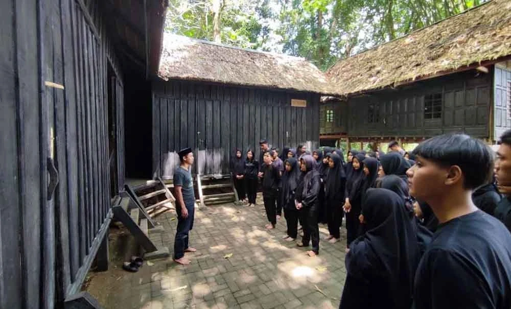 Wisata Adat Kajang Ammatoa