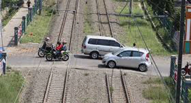 perlintasan kereta api ilegal