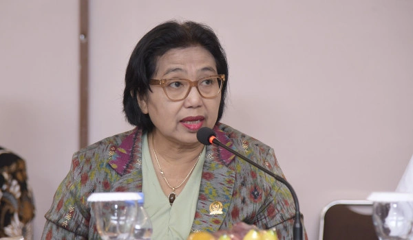 Anggota Komisi IX, Irma Suryani