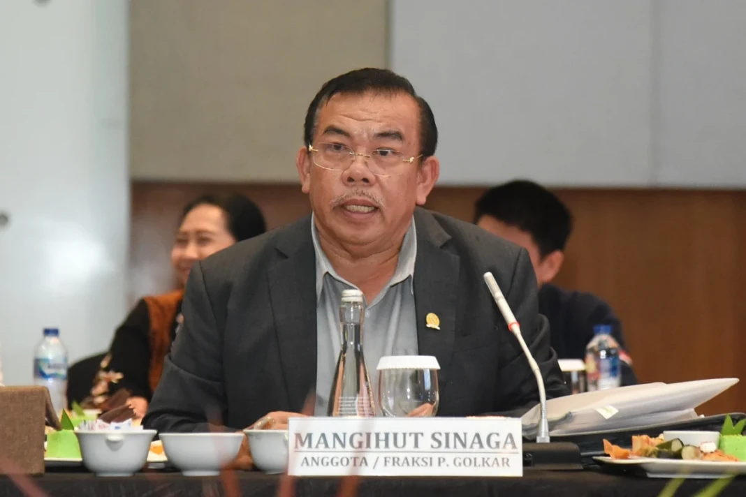 Anggota Komisi III DPR RI, Mangihut Sinaga, saat kunjungan kerja spesifik Komisi III DPR RI dengan Kapolda Sulut, kepala kejati Sulut dan Kepala BNNP Sulut, di Manado, Kamis (16/4/2026).