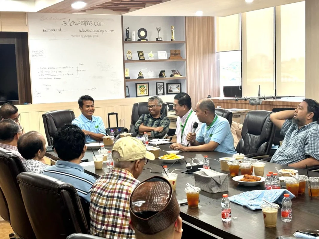 Bedah buku “Money Politics dan Demokrasi Elektoral” karya Mustamin Raga digelar di redaksi SulawesiPos.com, menghadirkan akademisi dan praktisi media untuk membahas isu politik uang