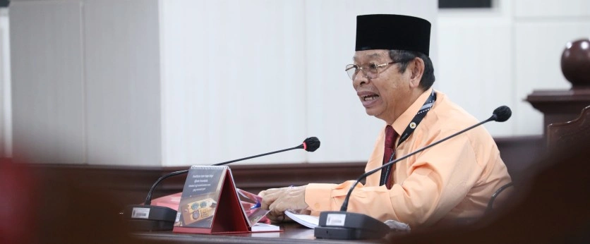 Havidz Aima selaku pemohon pengujian Undang-Undang Nomor 14 Tahun 2005 tentang Guru dan Dosen (UU Guru dan Dosen) menyampaikan pokok-pokok permohonan, pada sidang pendahuluan di ruang sidang panel MK, Kamis (2/4/2026)