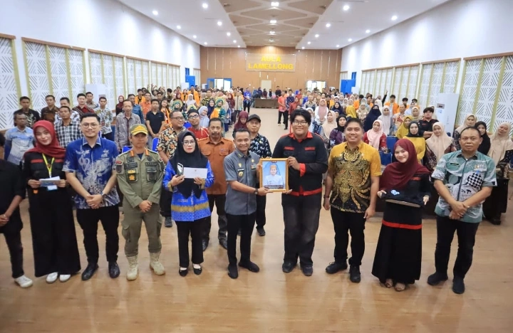 Bupati Bone Andi Asman Sulaiman membuka seminar pendidikan PBSI UNM 2026